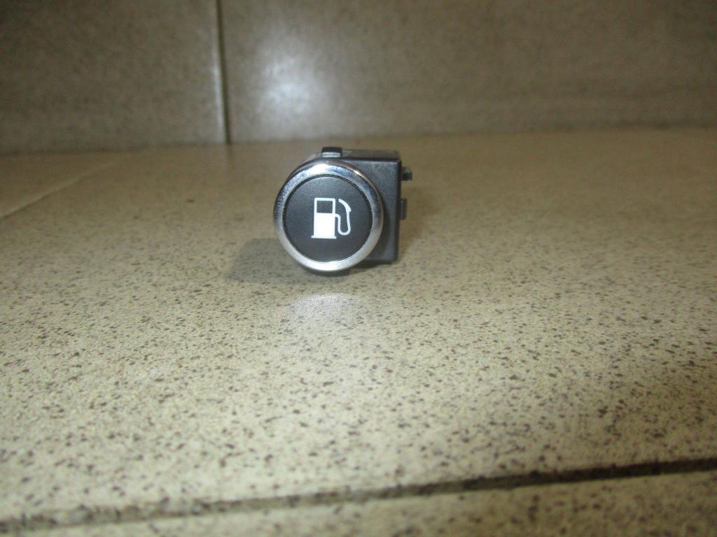 Кнопка открывания лючка бензобака, 1500 рублей, Пермь