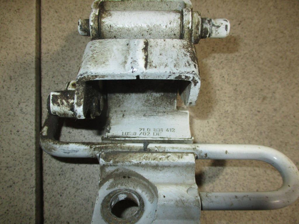 Петля двери передней правой нижняя, 1000 рублей, Пермь