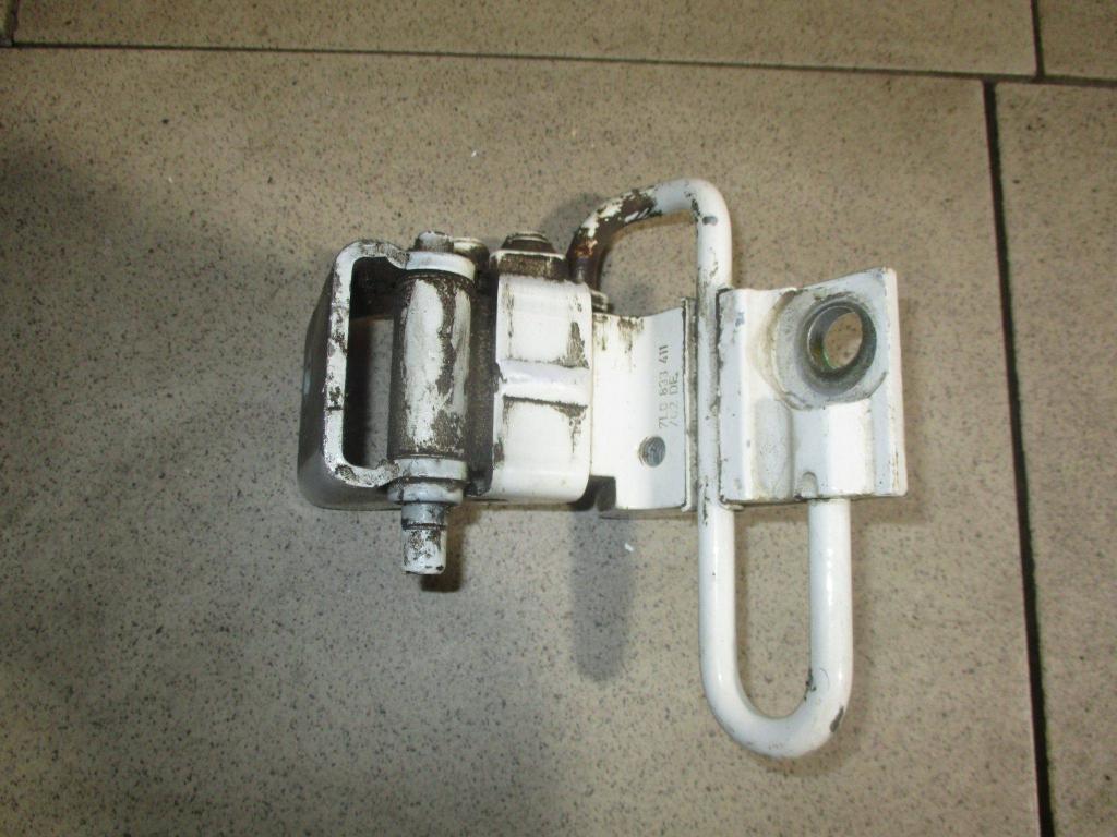 Петля двери задней левой нижняя, 800 рублей, Пермь