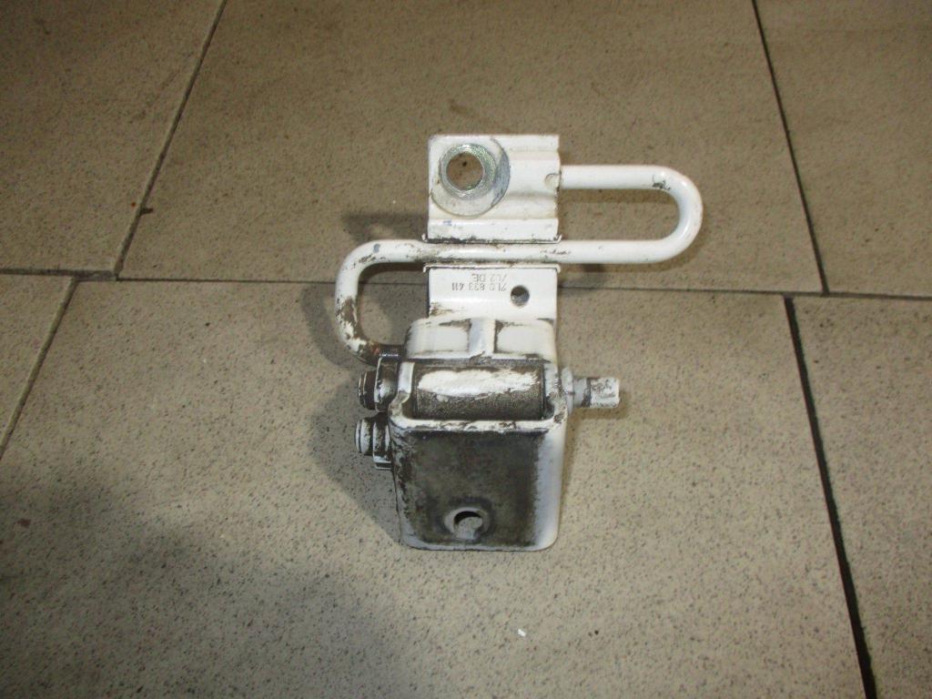 Петля двери задней левой нижняя, 800 рублей, Пермь