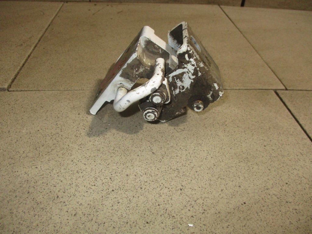 Петля двери задней правой нижняя, 800 рублей, Пермь