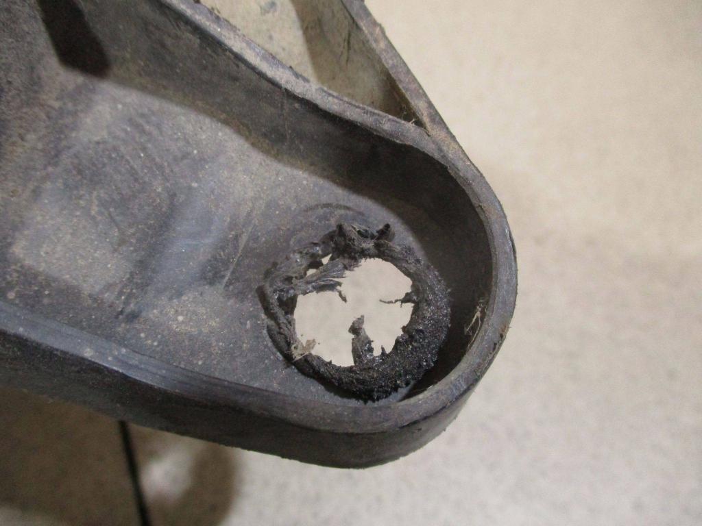 Кронштейн заднего бампера правый, 1000 рублей, Пермь