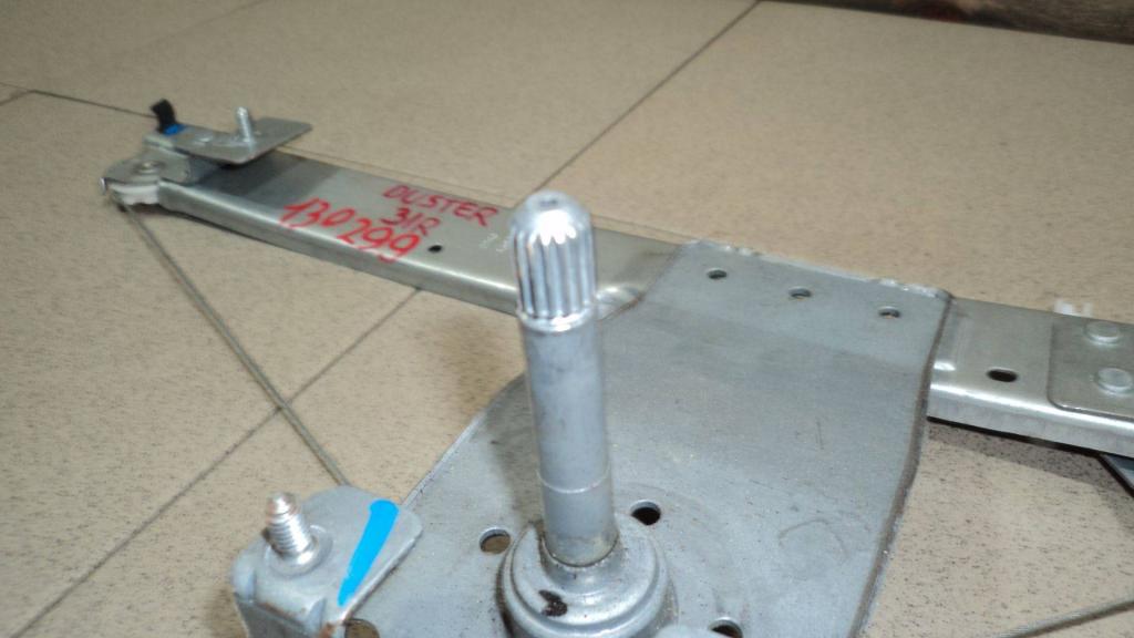 Стеклоподъемник механический задний правый, 500 рублей, Пермь