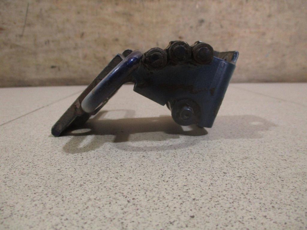 Петля двери передней правой нижняя, 2600 рублей, Пермь