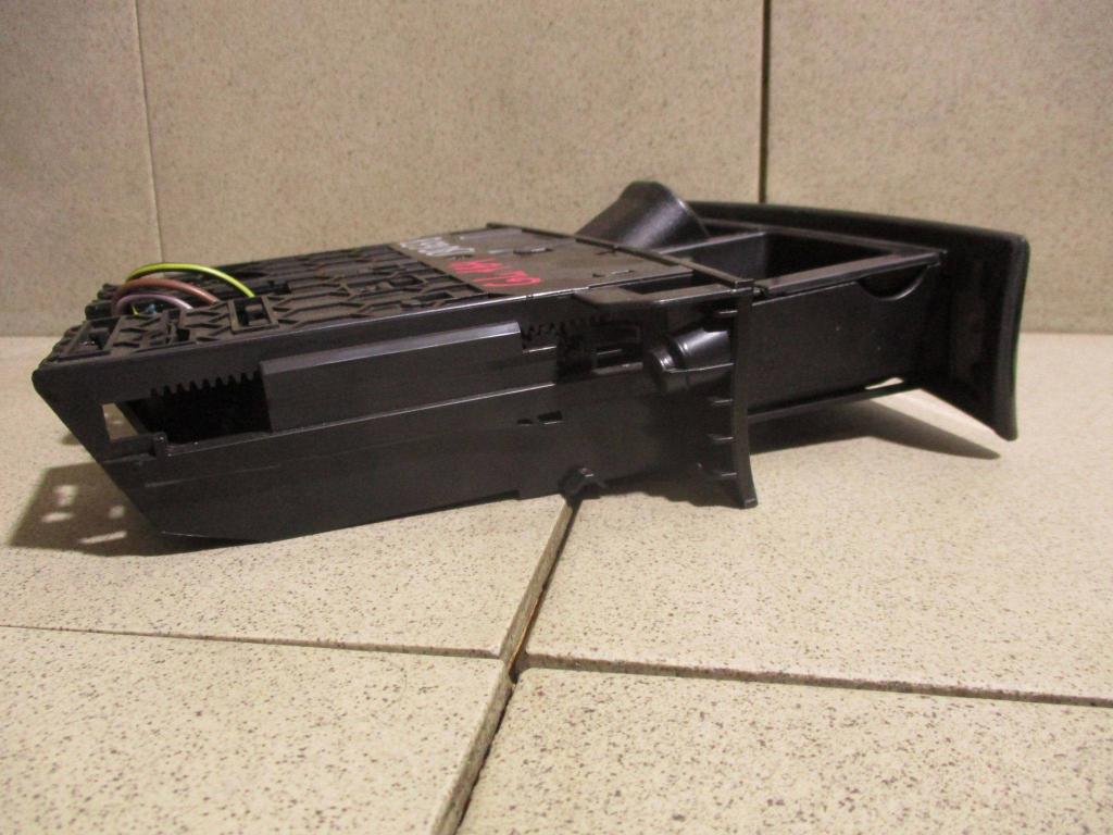 Пепельница передняя, 1500 рублей, Пермь