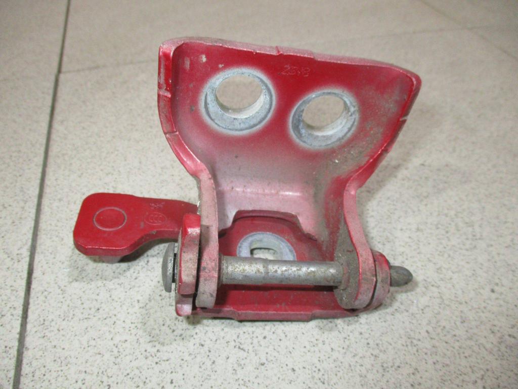 Петля двери передней правой нижняя, 500 рублей, Пермь