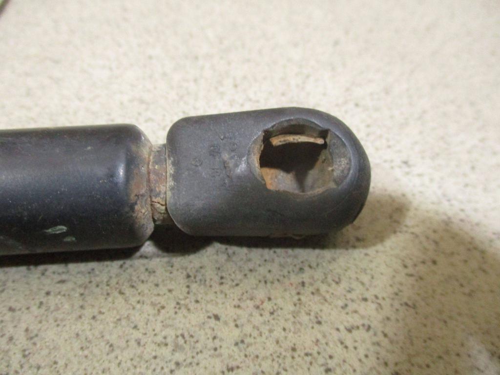 Амортизатор двери багажника, 500 рублей, Пермь