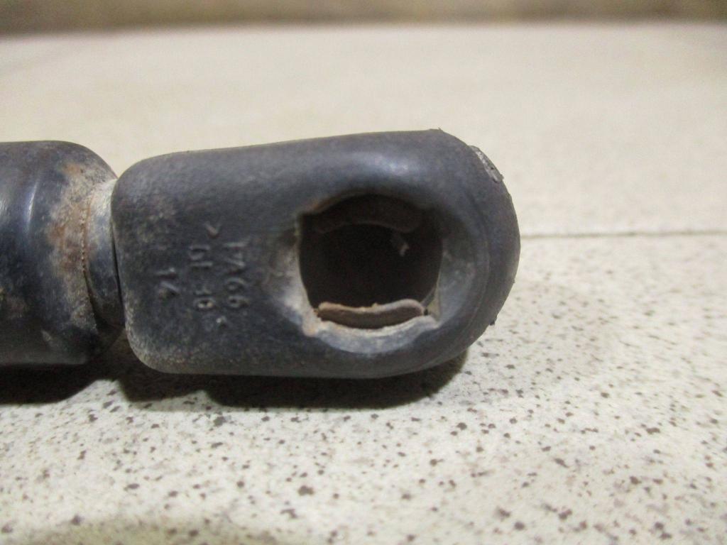 Амортизатор двери багажника, 500 рублей, Пермь