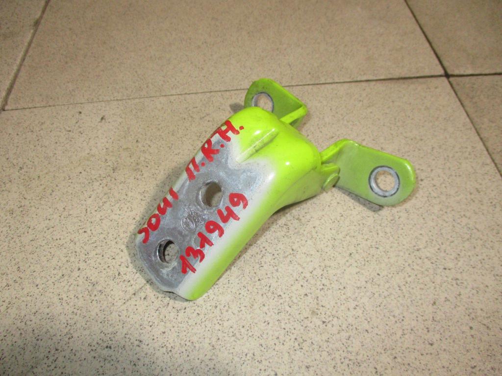 Петля двери передней правой нижняя, 1000 рублей, Пермь