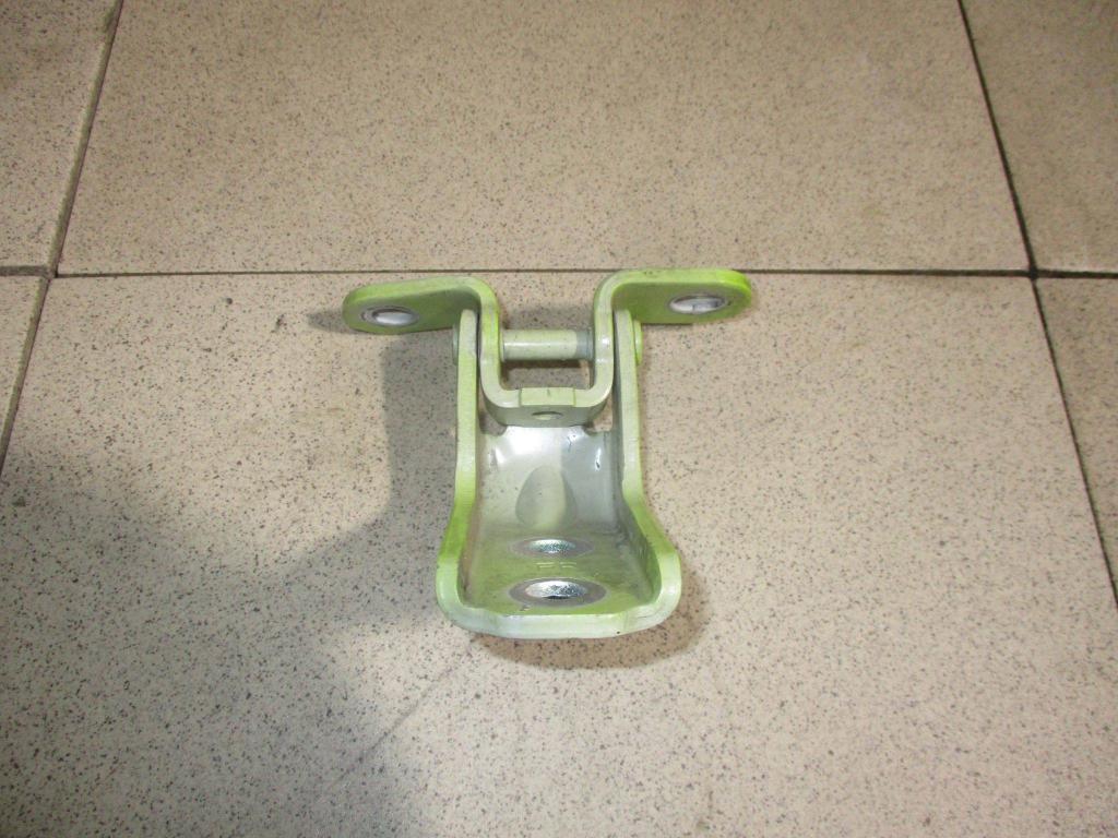 Петля двери передней правой нижняя, 1000 рублей, Пермь