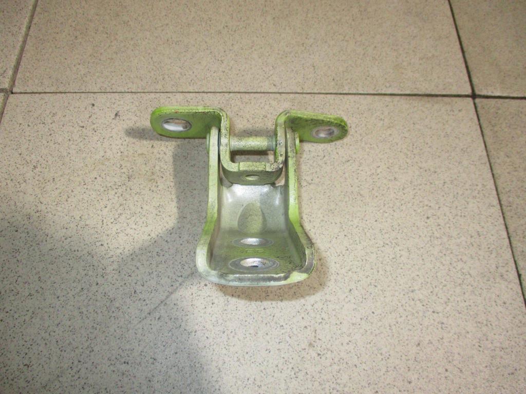 Петля двери передней правой верхняя, 1000 рублей, Пермь