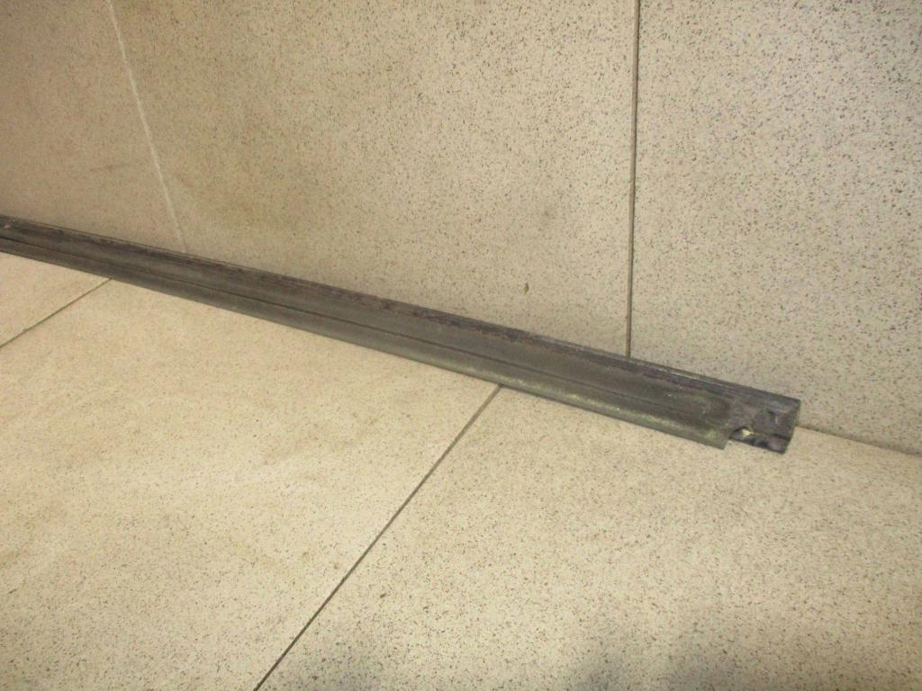 Накладка стекла переднего правого, 500 рублей, Пермь