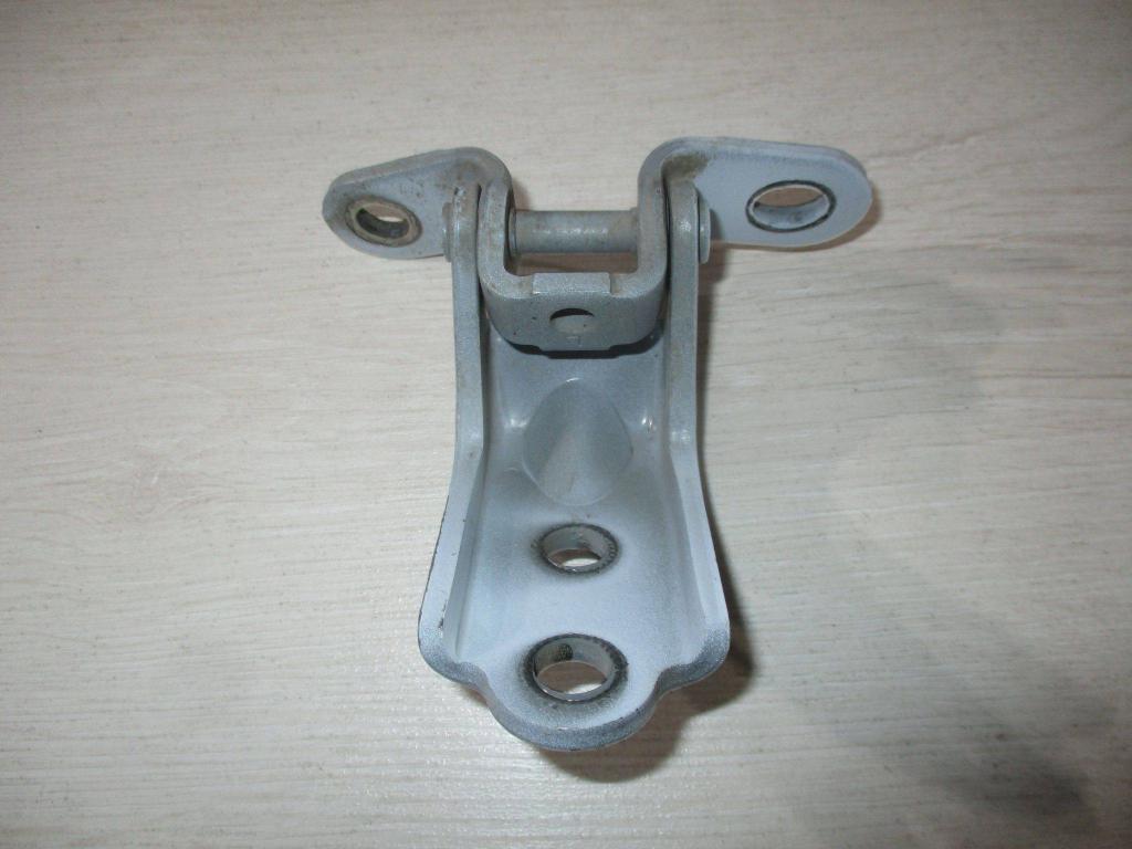 Петля двери передней правой нижняя, 1000 рублей, Пермь