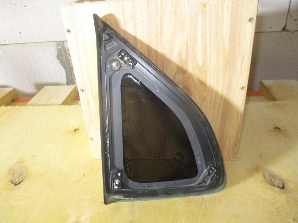 Стекло кузовное глухое правое, 1000 рублей, Пермь