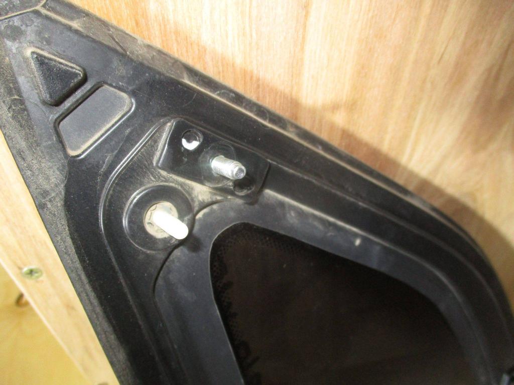 Стекло кузовное глухое правое, 1000 рублей, Пермь