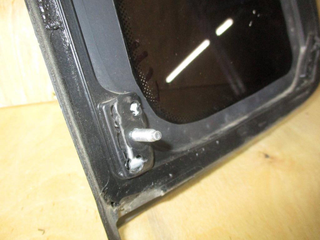 Стекло кузовное глухое правое, 1000 рублей, Пермь