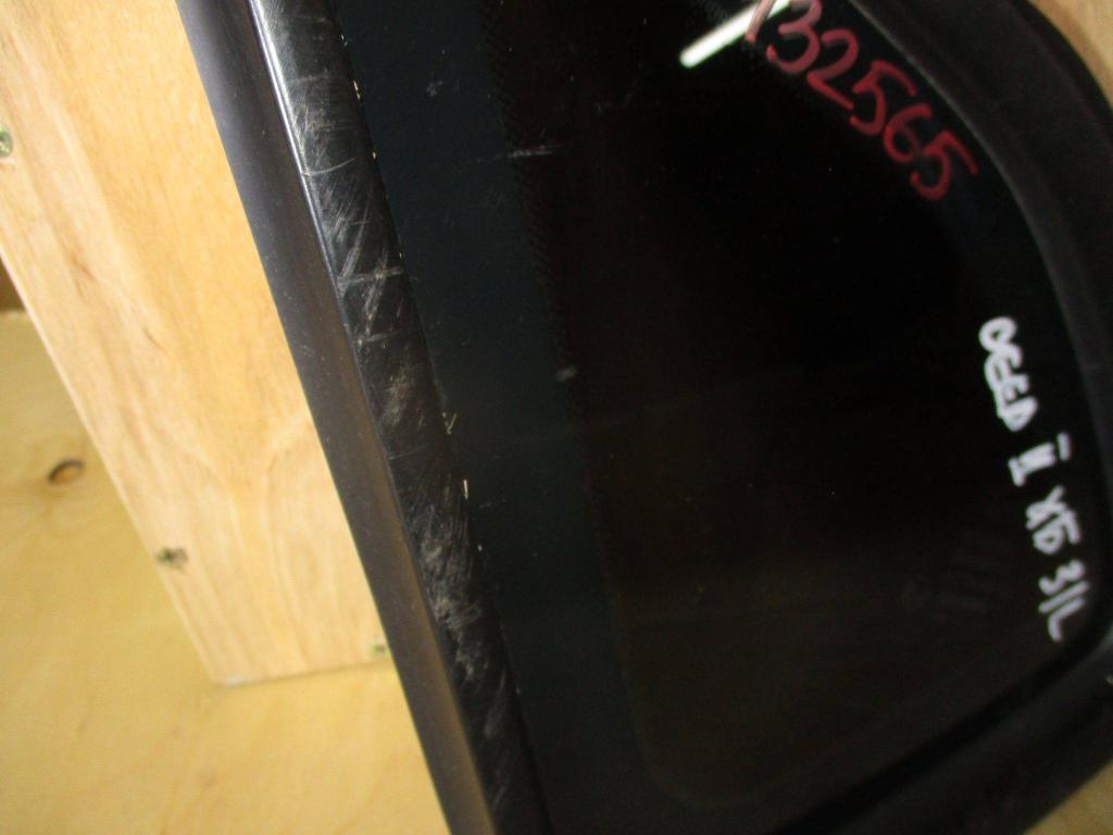 Стекло кузовное глухое левое, 1000 рублей, Пермь