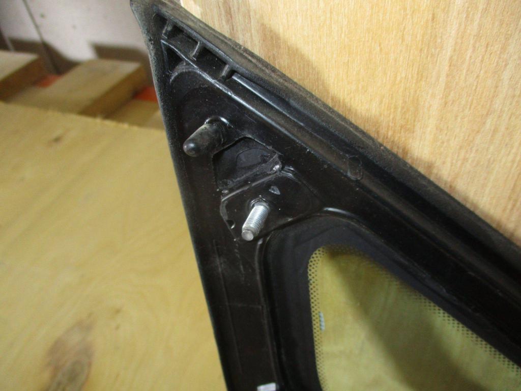 Стекло кузовное глухое левое, 1000 рублей, Пермь