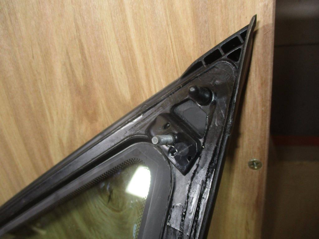 Стекло кузовное глухое правое, 1000 рублей, Пермь