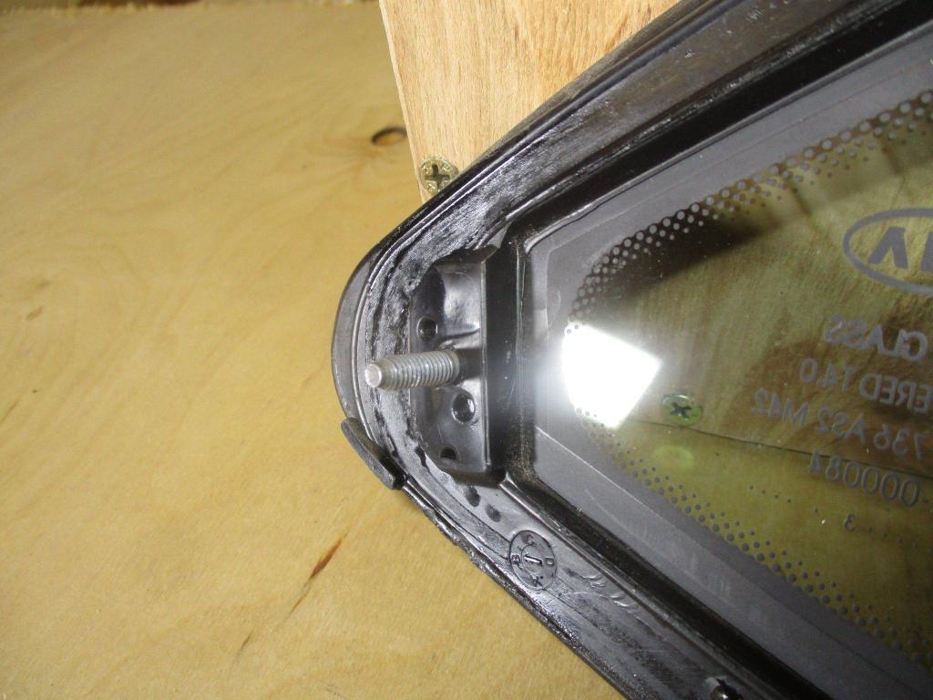 Стекло кузовное глухое правое, 1000 рублей, Пермь