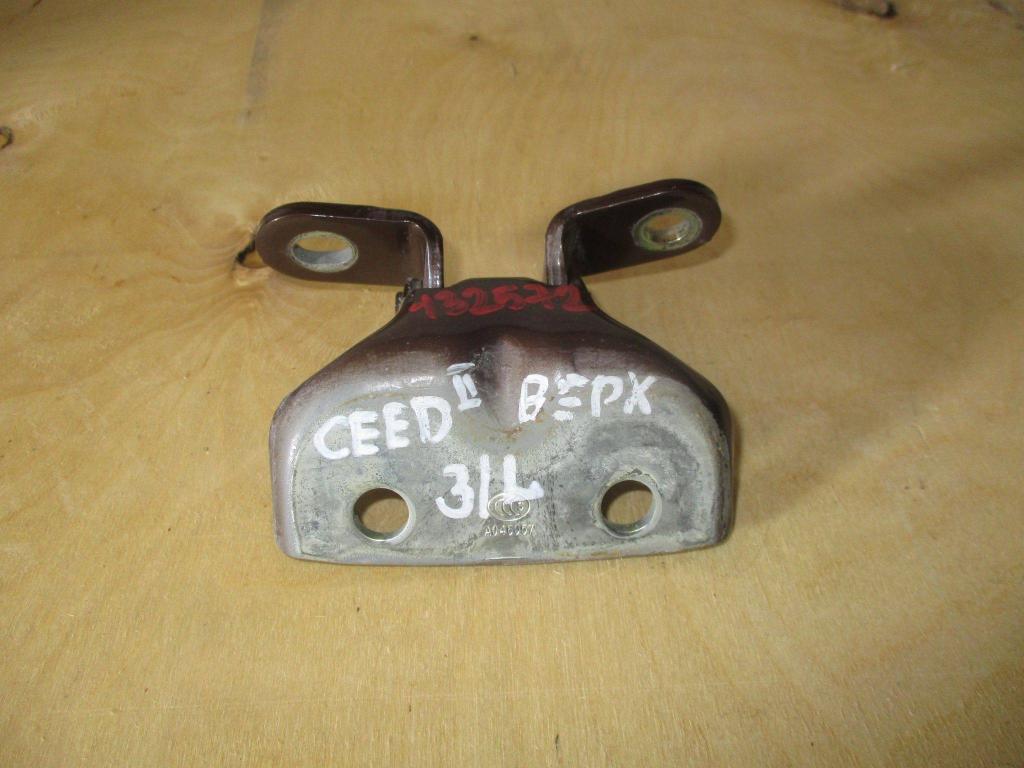 Петля двери задней левой верхняя, 500 рублей, Пермь