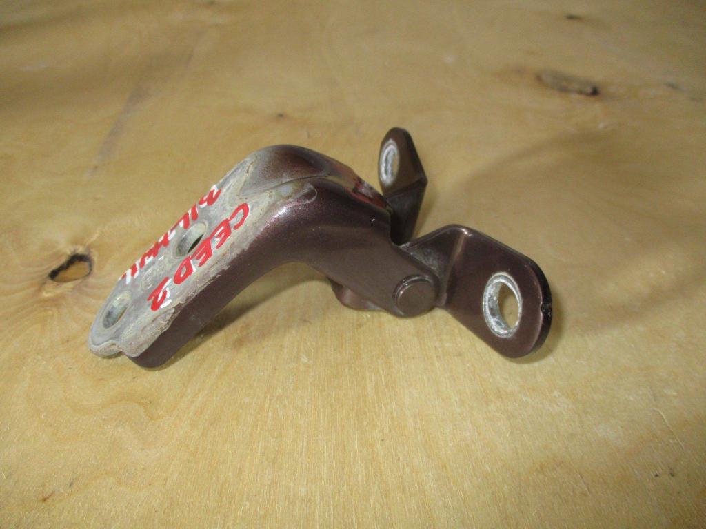 Петля двери задней левой нижняя, 500 рублей, Пермь