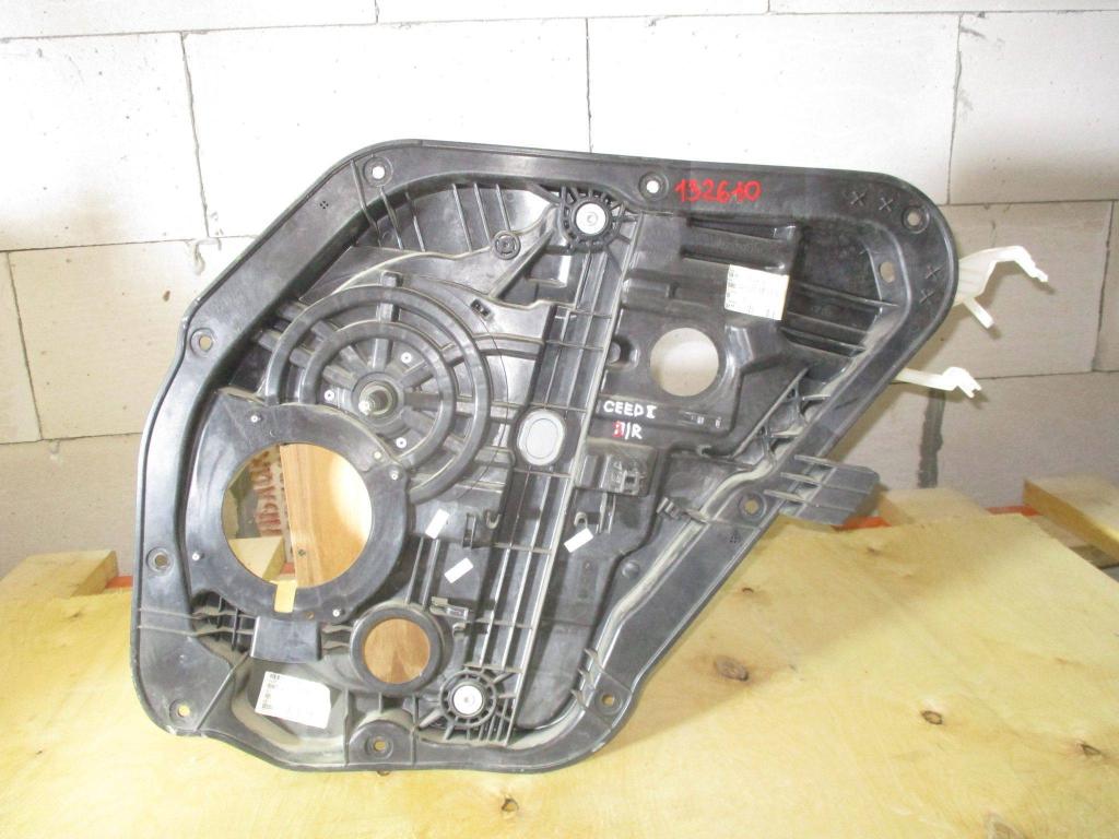 Стеклоподъемник механический задний правый, 2000 рублей, Пермь