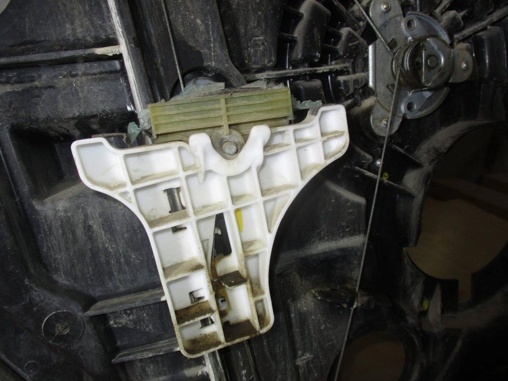 Стеклоподъемник механический задний правый, 2000 рублей, Пермь