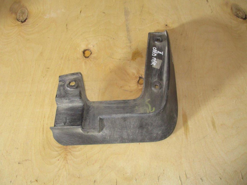 Брызговик передний правый, 1000 рублей, Пермь