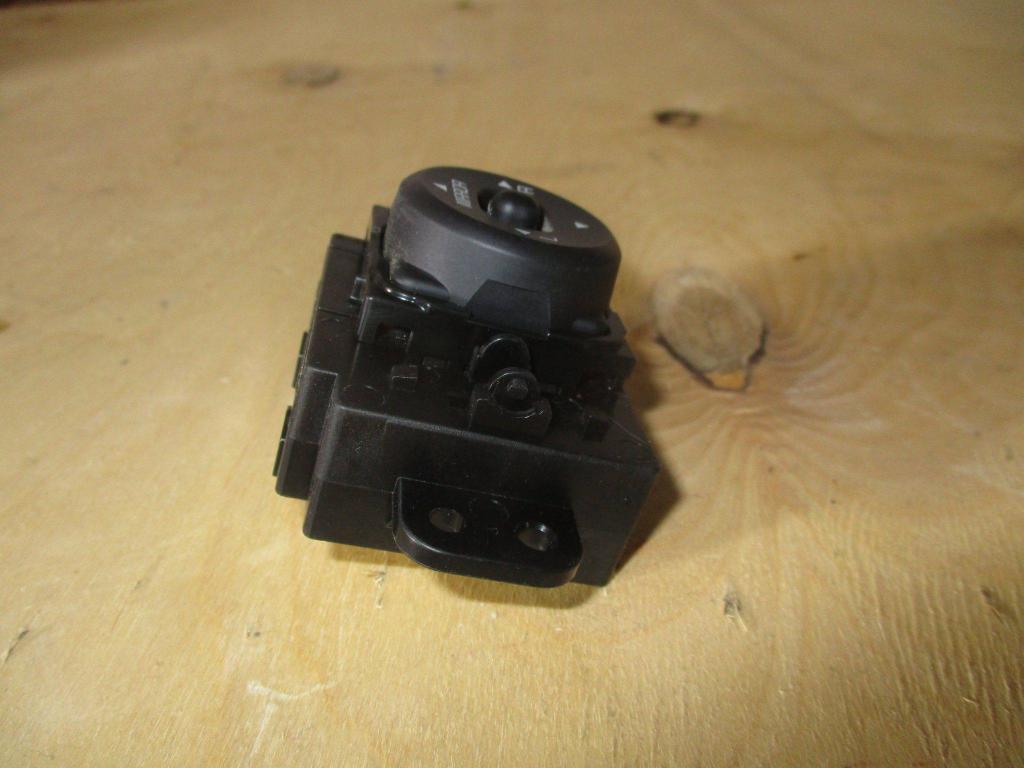 Переключатель регулировки зеркала, 500 рублей, Пермь