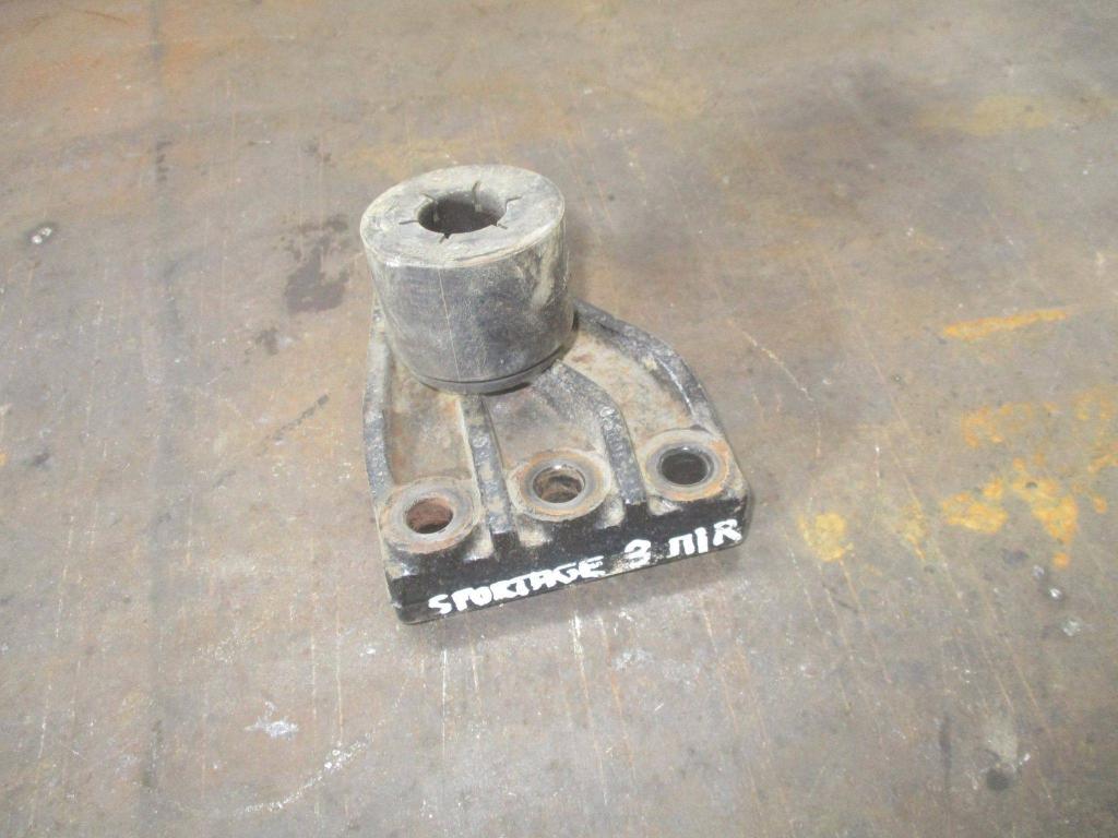 Кронштейн двигателя правый, 2000 рублей, Пермь