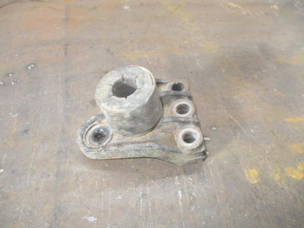 Кронштейн двигателя правый, 2000 рублей, Пермь