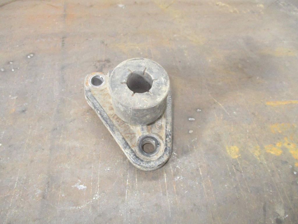 Кронштейн двигателя правый, 2000 рублей, Пермь