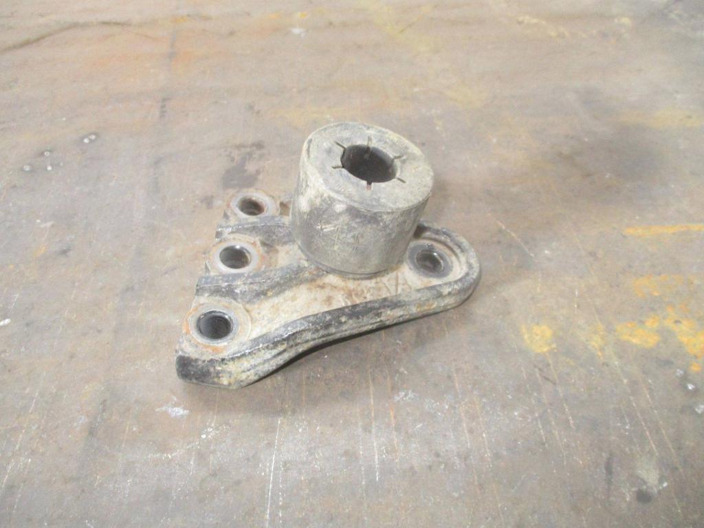 Кронштейн двигателя правый, 2000 рублей, Пермь