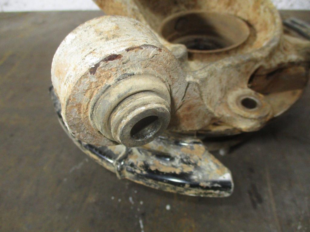 Кулак поворотный задний правый, 15000 рублей, Пермь