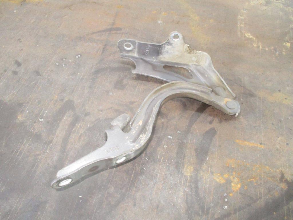 Петля капота левая, 1200 рублей, Пермь