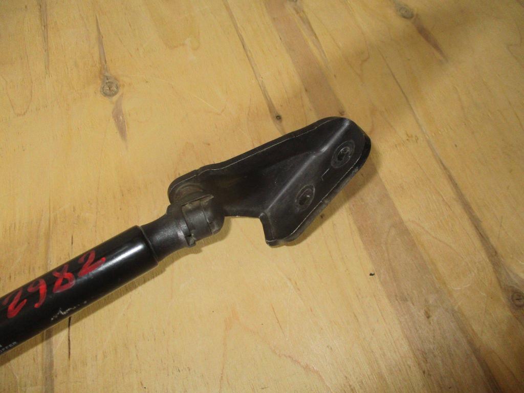 Амортизатор двери багажника, 1000 рублей, Пермь