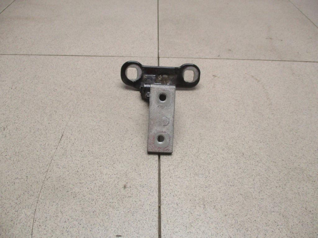 Петля двери задней правой нижняя, 1500 рублей, Пермь