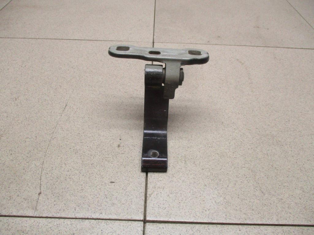 Петля двери задней правой нижняя, 1500 рублей, Пермь