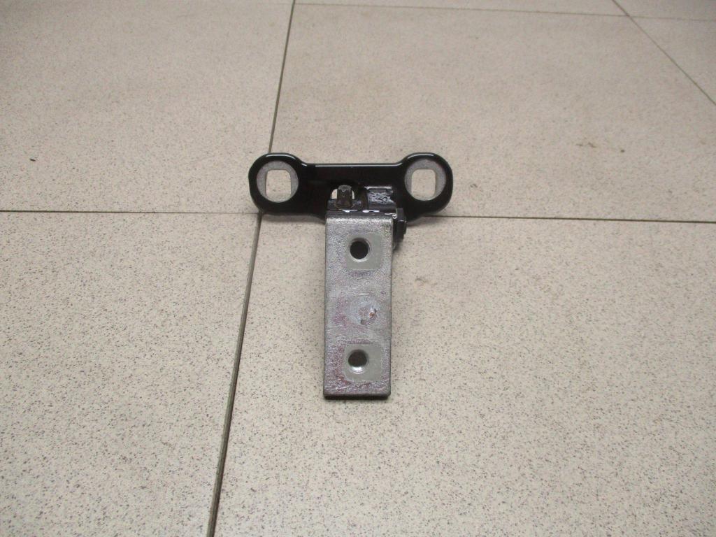 Петля двери задней левой нижняя, 1500 рублей, Пермь