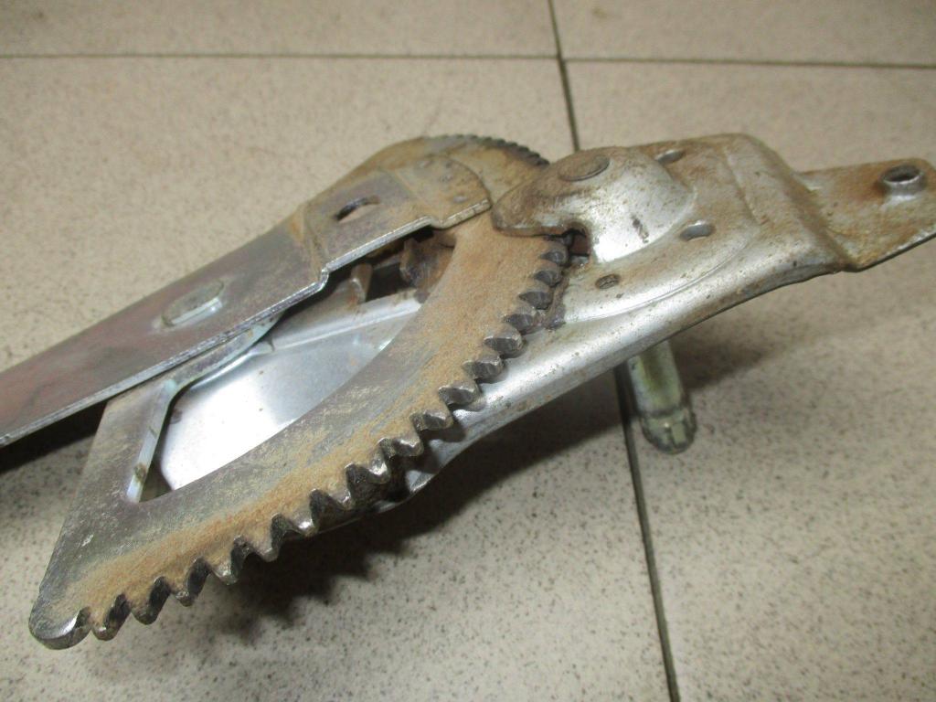 Стеклоподъемник механический задний правый, 500 рублей, Пермь