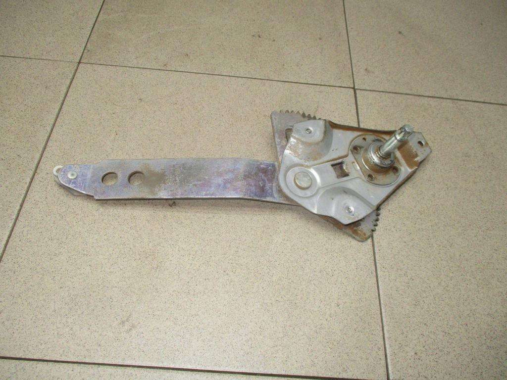 Стеклоподъемник механический задний правый, 500 рублей, Пермь