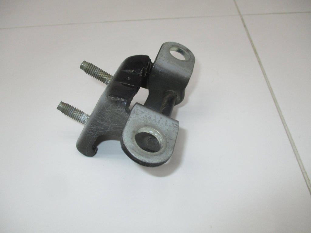 Петля двери задней правой верхняя, 700 рублей, Пермь