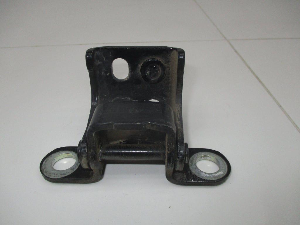 Петля двери задней правой верхняя, 700 рублей, Пермь