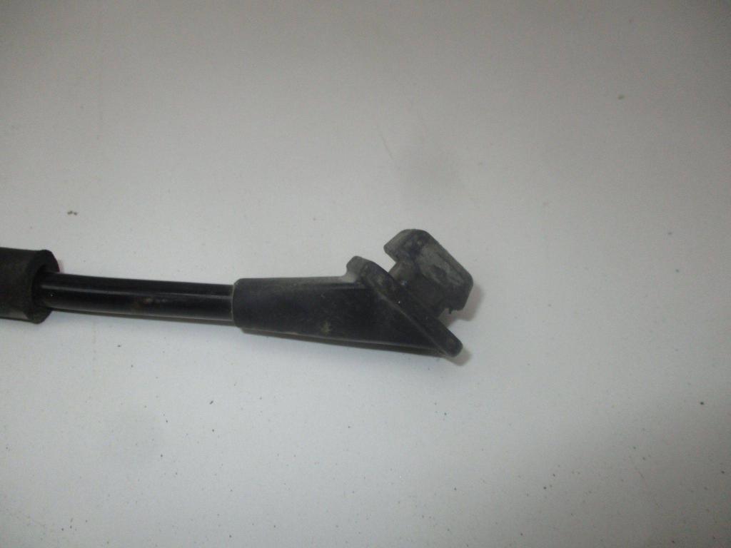 Держатель капота, 500 рублей, Пермь