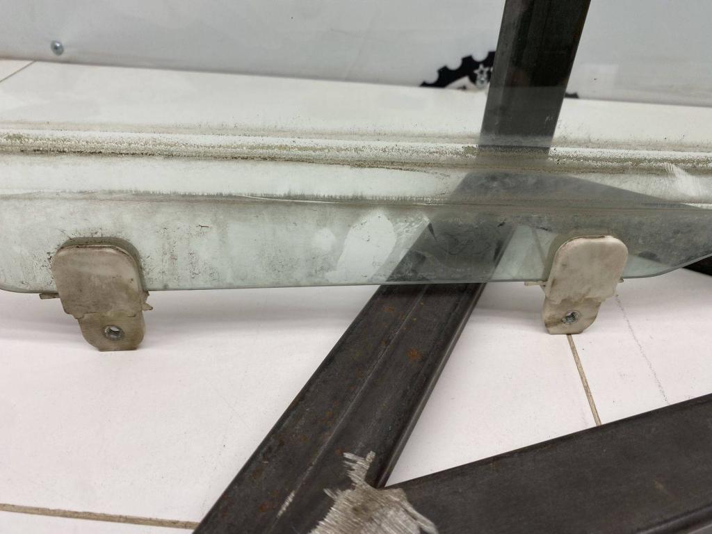 Стекло двери задней правой, 1000 рублей, Пермь