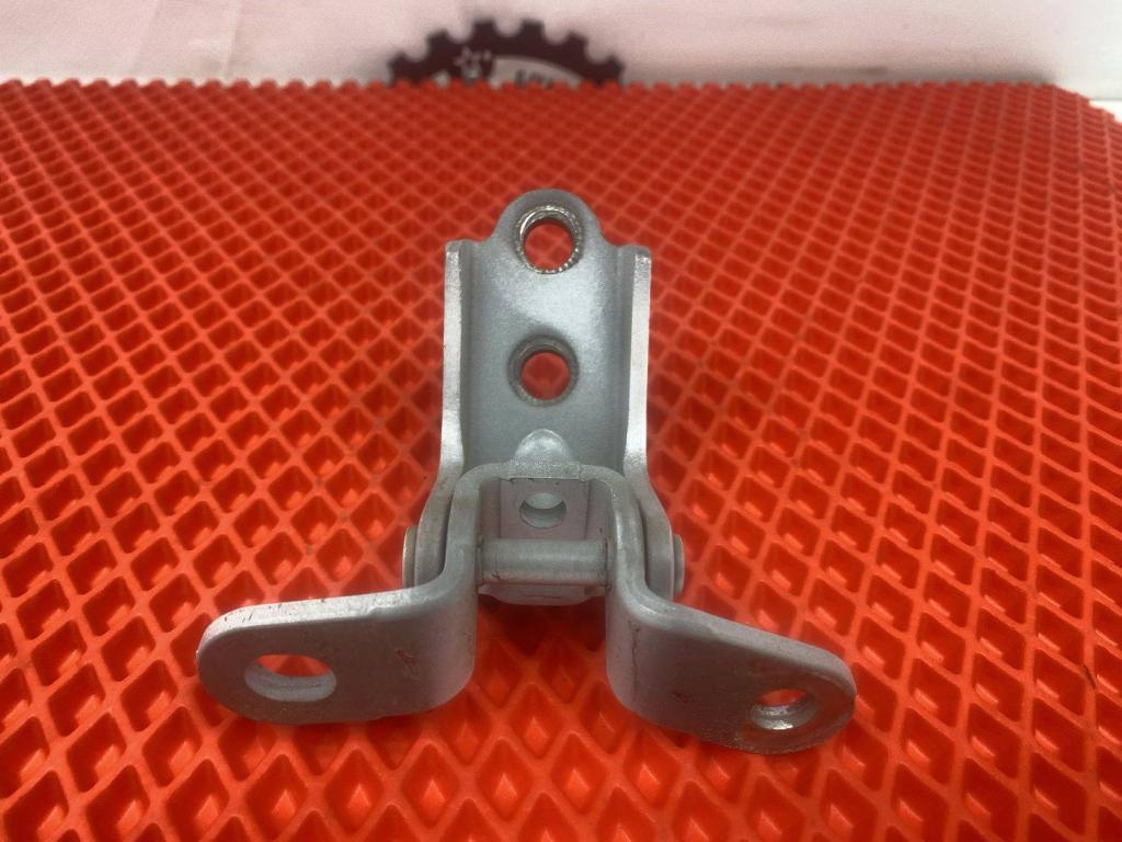 Петля двери передней левой верхняя, 1000 рублей, Пермь