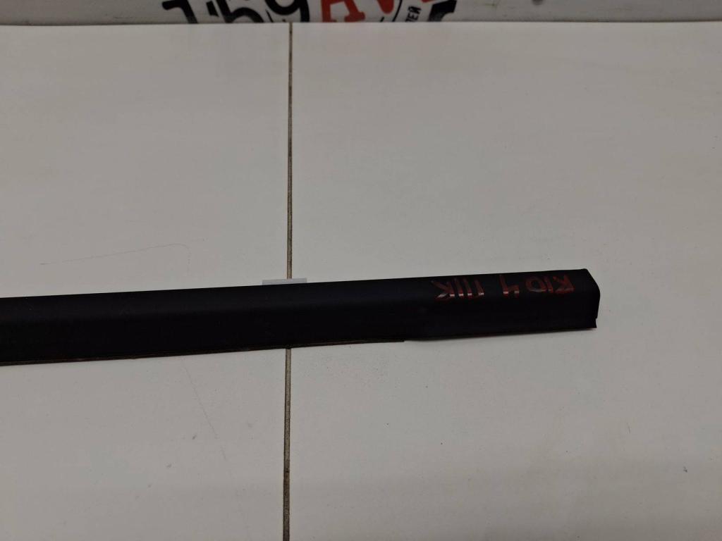 Накладка стекла переднего правого, 4000 рублей, Пермь