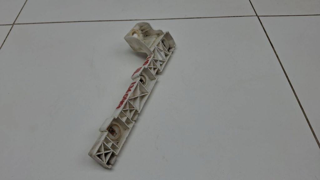 Кронштейн переднего бампера левый, 1000 рублей, Пермь