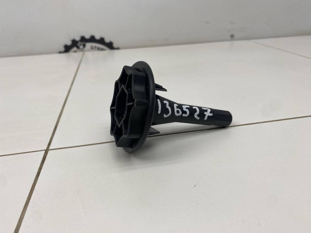 Болт крепления запасного колеса, 500 рублей, Пермь